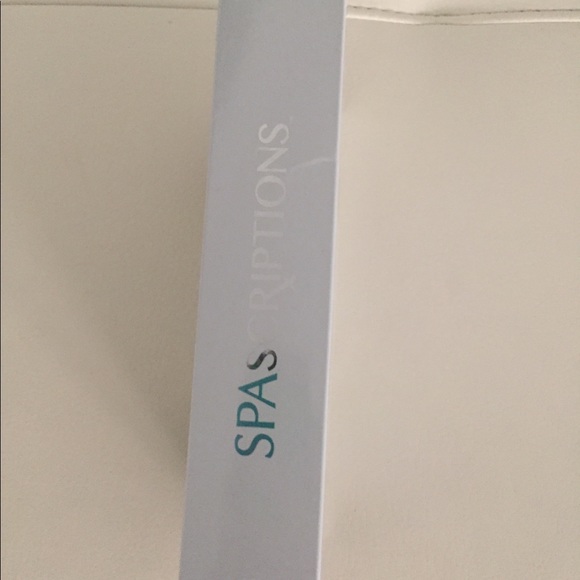 **SOLD**Gel Face Mask Trio With Applicator - Picture 8 of 11